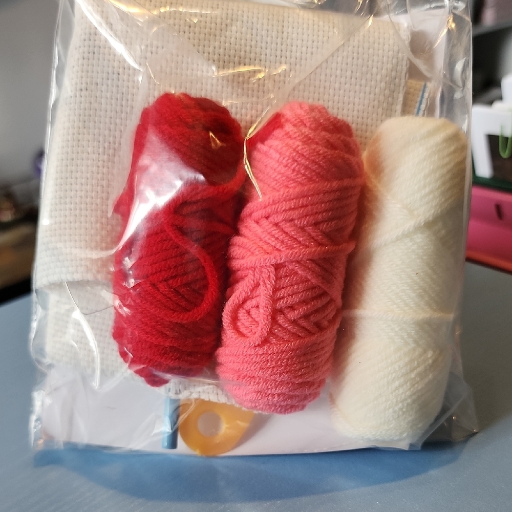 DIY Valentine Latchook Coaster Kit - Red and White - Picture 2 of 2